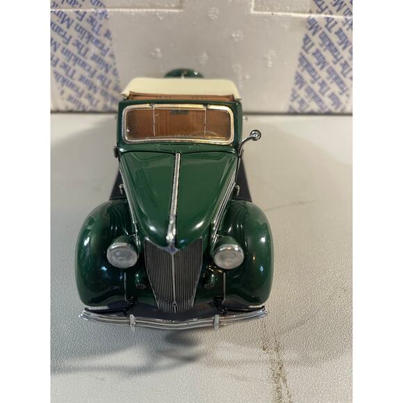 Franklin Mint 1:24 1936 Ford Deluxe Cabriolet Convertible - Picture 4 of 15